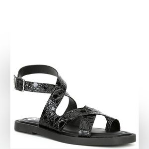 NWOB GB(Gianni Bini) Crocodile Embossed Leather Toe Ring Flat Thong Sandals